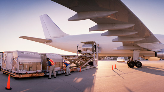 南京东方航空货运团队重型和超大型空运设备